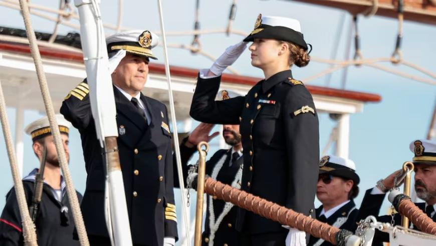 金信平台,女演员商场表演火裙舞意外_黄金版v9.88