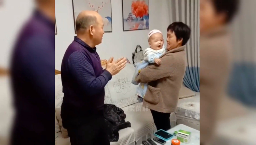 广州宜居传真猜特诗85,烧烤店老板道歉，顾客不忍给差评_试用版v5.30